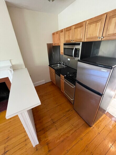 Primary Photo - 1067 Beacon St