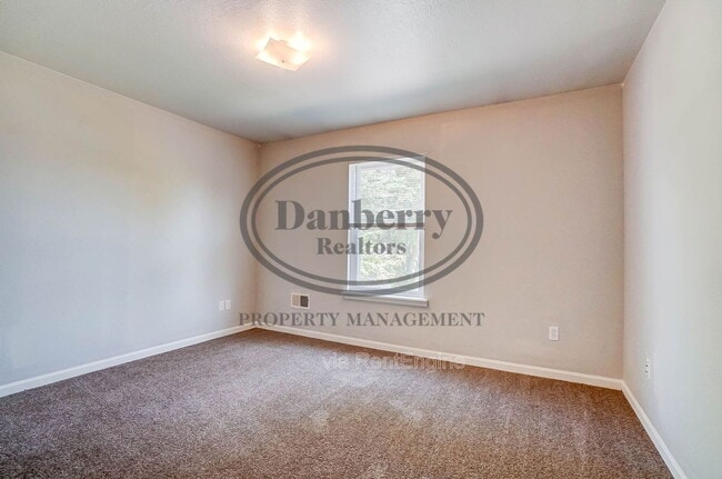 Building Photo - 3733 Willow Run Dr