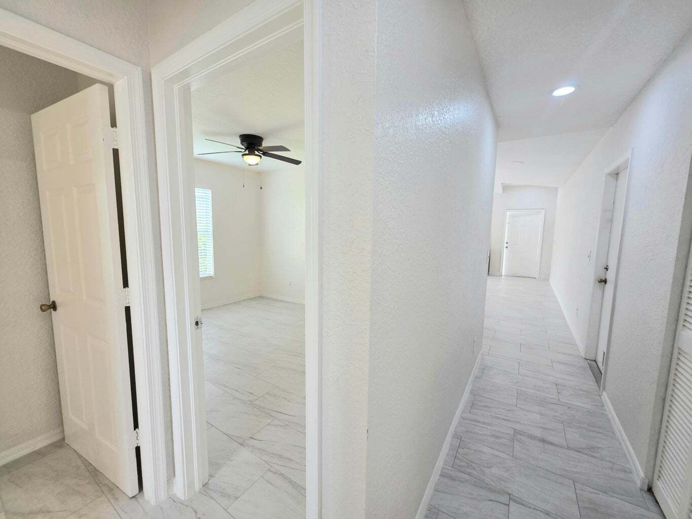 Building Photo - 569 E Ridge Cir N