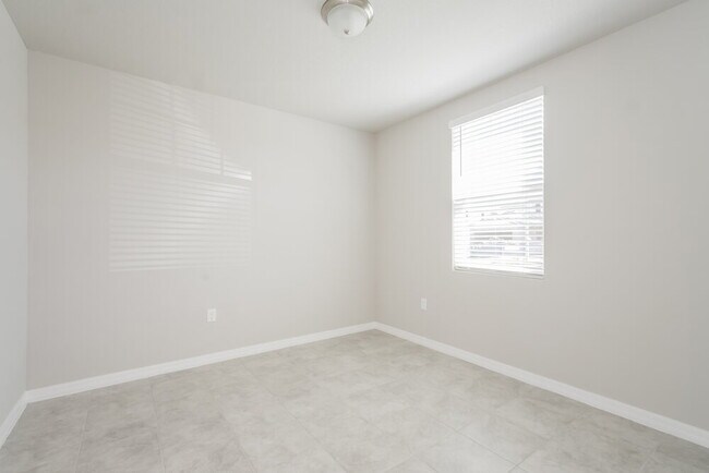 Building Photo - 588 Sun Warbler Wy