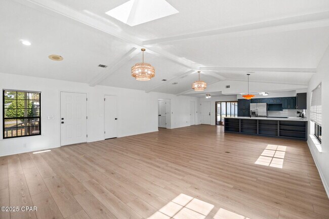 Building Photo - 224 E Lakeshore Dr