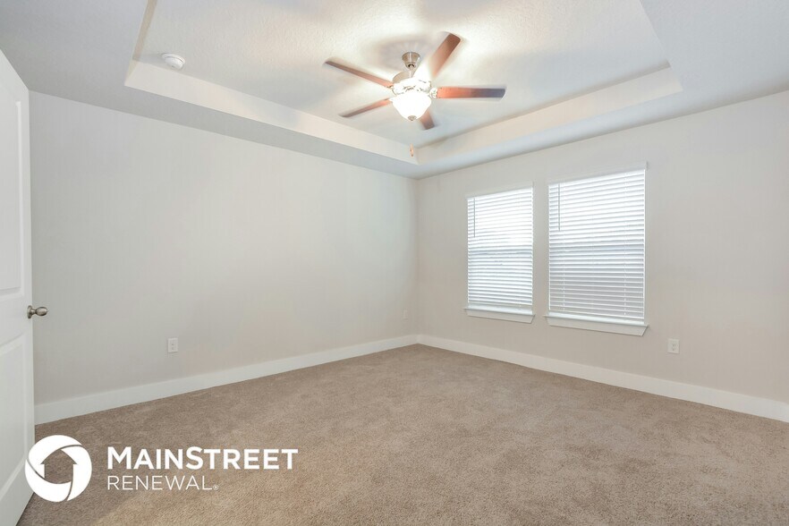 Building Photo - 804 E Voorhis Ave