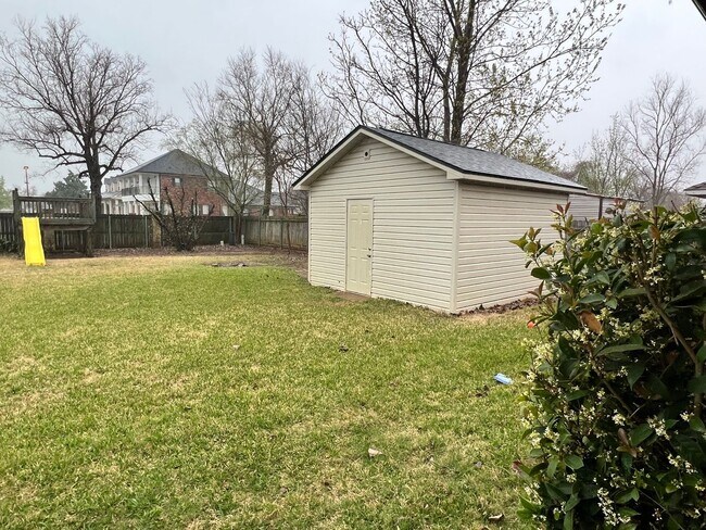 Building Photo - 4 BEDROOM GREENACRES BEAUTY!