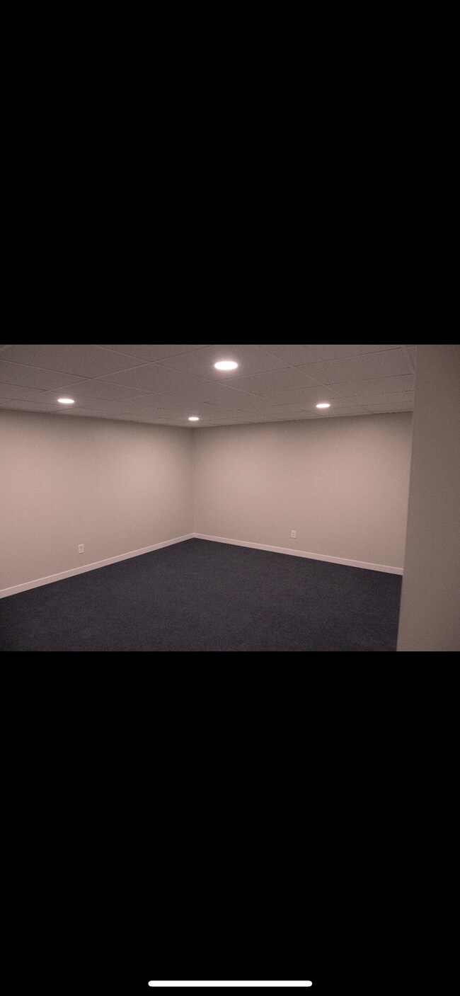 Building Photo - 5835 Cambridge Cir