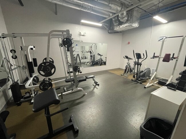 Building Photo - 431 River St