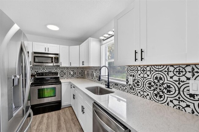 Building Photo - 3034 Touraine Ave