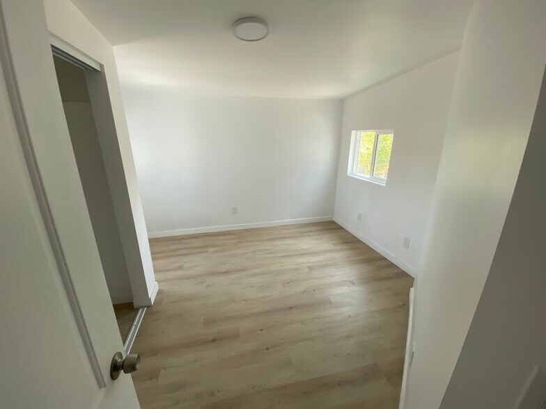 Building Photo - 1917 E 2nd St