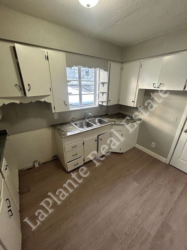 Building Photo - 1656 Macomber St