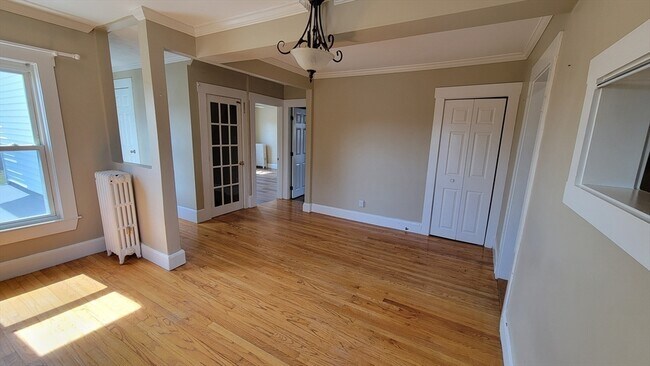 Building Photo - 10 Marion St