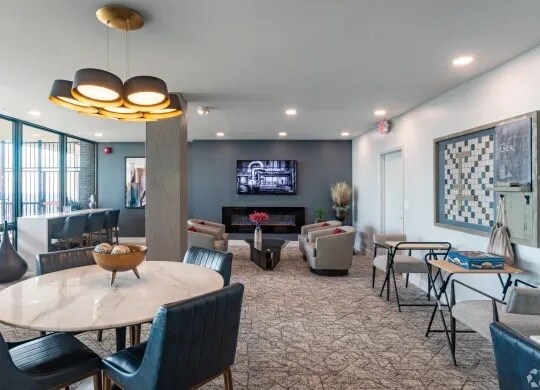 Building Photo - 530 W Hawthorne Pl