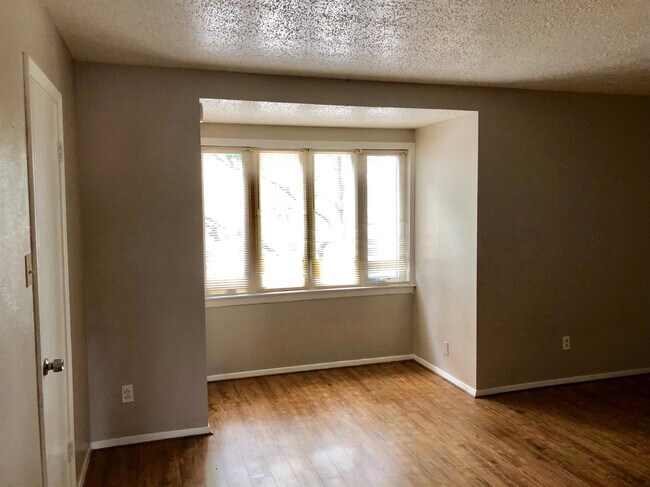 Building Photo - 2335 33rd St