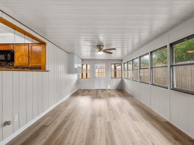 Building Photo - 4214 Fernside Dr