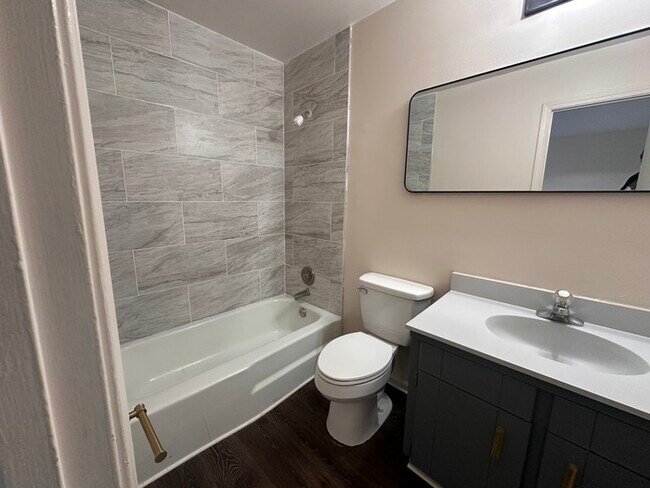 Building Photo - 3bed/2.5bath