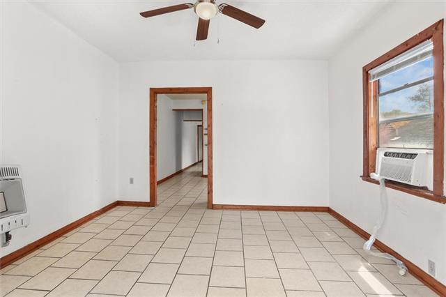 Building Photo - 623 Alvar St