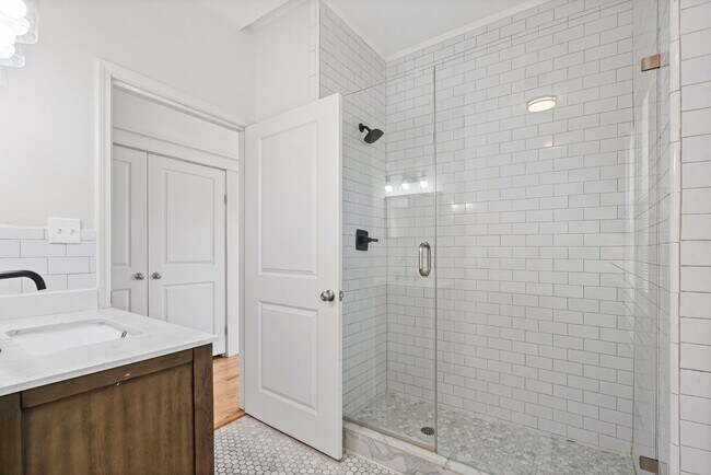Building Photo - 864 N Belvedere Blvd
