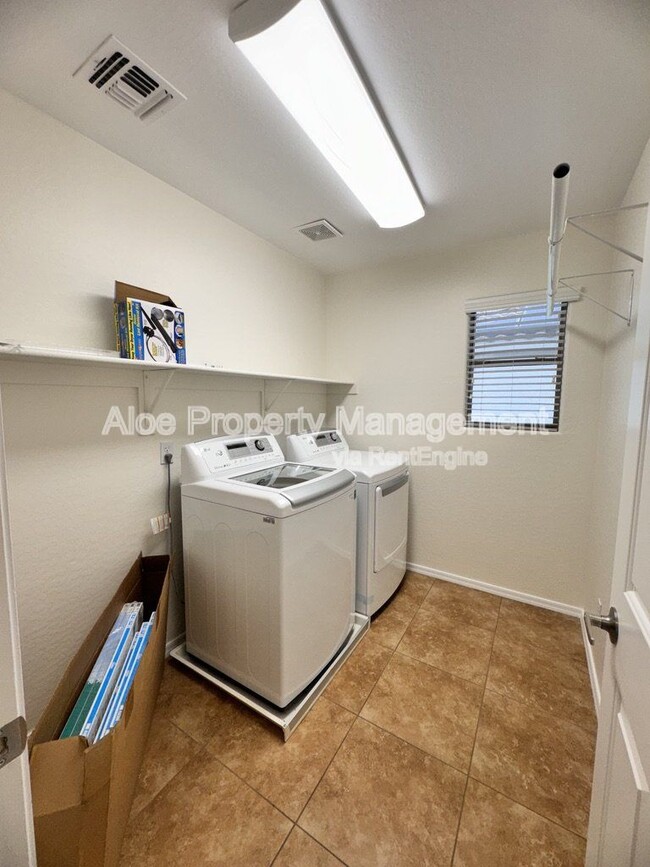 Building Photo - 14141 N 136th Ln