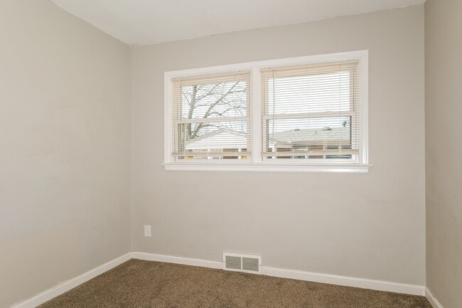Building Photo - 320 St Eugene Ln