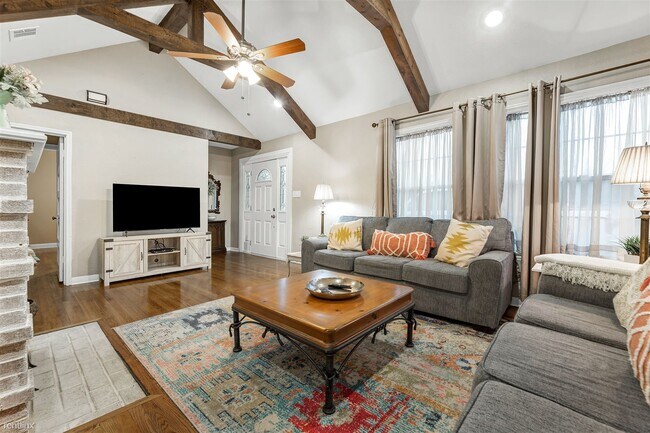 Building Photo - 4 br, 4.5 bath House - 1019 Milner Dr