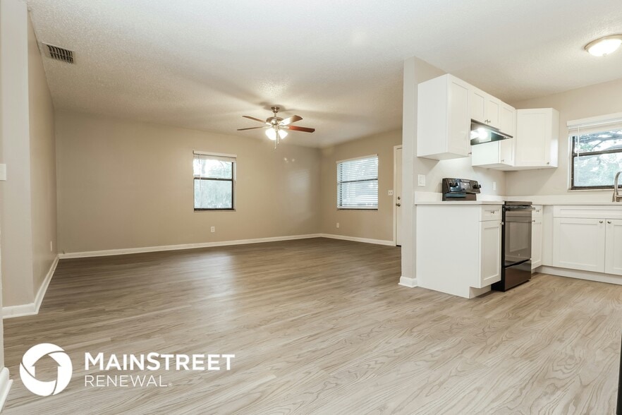 Building Photo - 672 28th Ave S