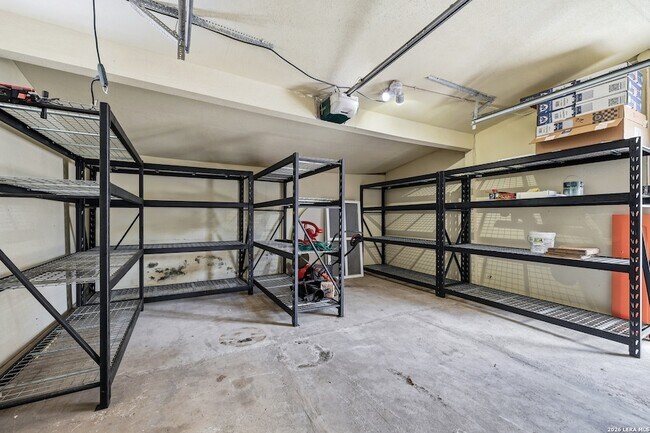Building Photo - 202 W Woodlawn Ave