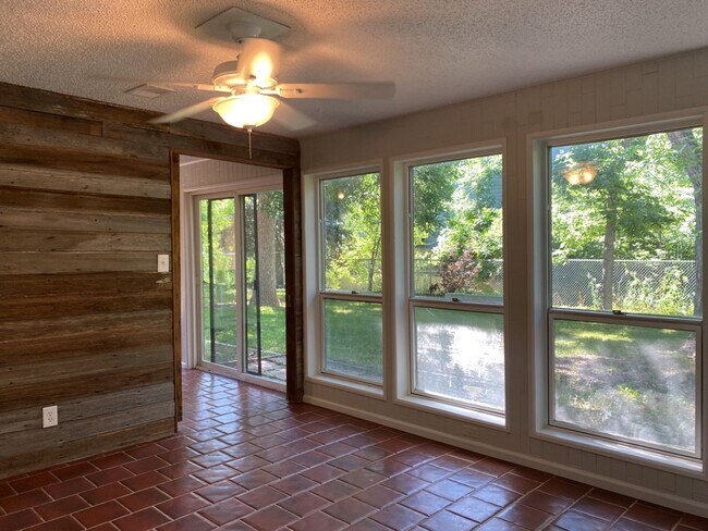 Building Photo - 3 Bed 1 Bath w/ 1 car garage West-Side Fort Collins Ranch