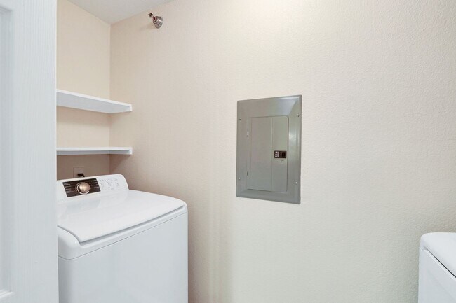 Building Photo - 7323 Snowden Rd