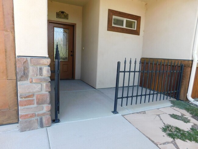 Building Photo - Beautiful Home in Clifton