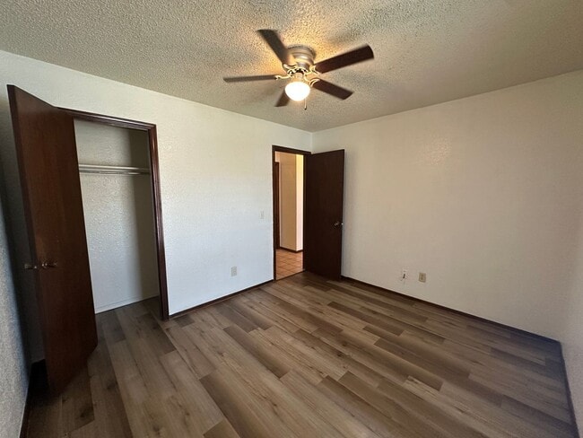 Building Photo - 2 Bedroom 1.5 Bath