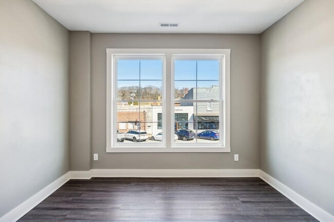 Building Photo - 120 N Main St