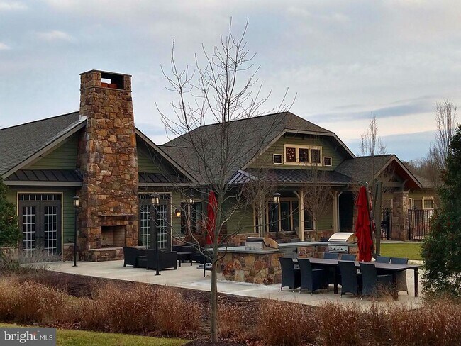 Building Photo - 517 Pebblebrook Ln