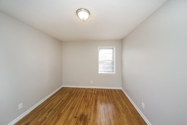 Building Photo - 4346 Gardenview Dr