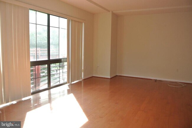 Building Photo - 7923 Eastern Ave NW