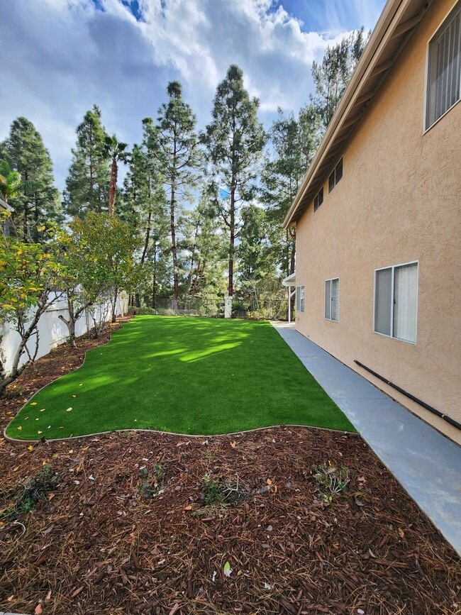 Building Photo - 4 Bedroom House in Penasquitos