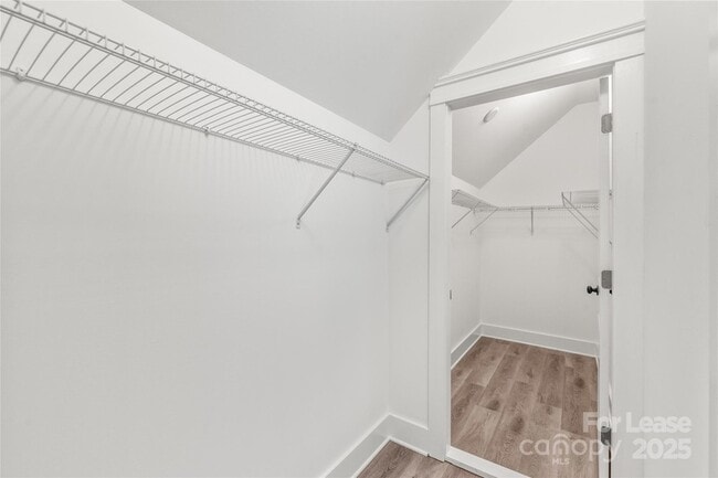 Building Photo - 712 Seldon Dr