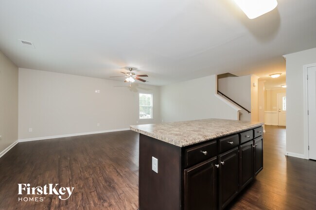 Building Photo - 307 Sawyer Ln