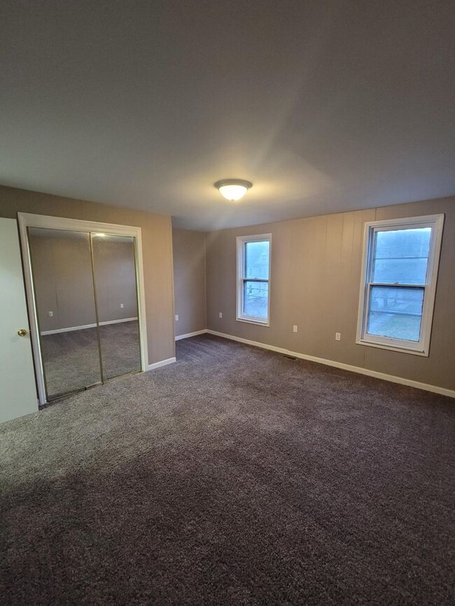 Building Photo - 3 bedroom 1.5 Bath Now Available - William...