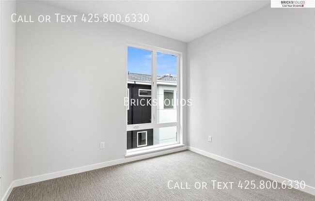 Building Photo - 1212 Harrington Ave NE