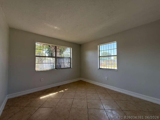Building Photo - 516 NW 179th St