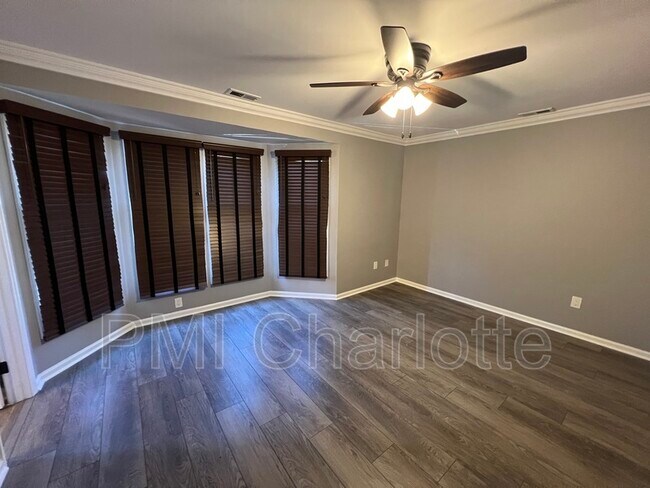 Building Photo - 9225 Ravenwing Dr