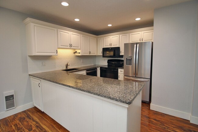 Building Photo - 3896 Botticelli St