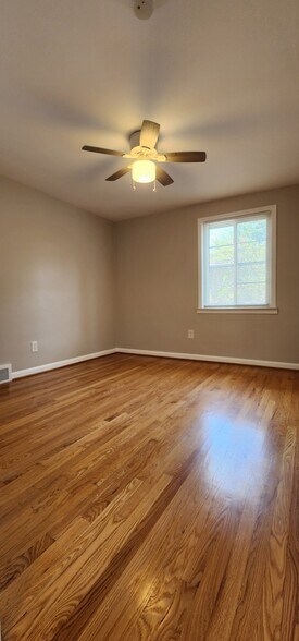 Building Photo - 1516 W Webster Rd