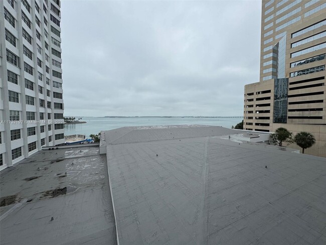 Building Photo - 999 Brickell Bay Dr