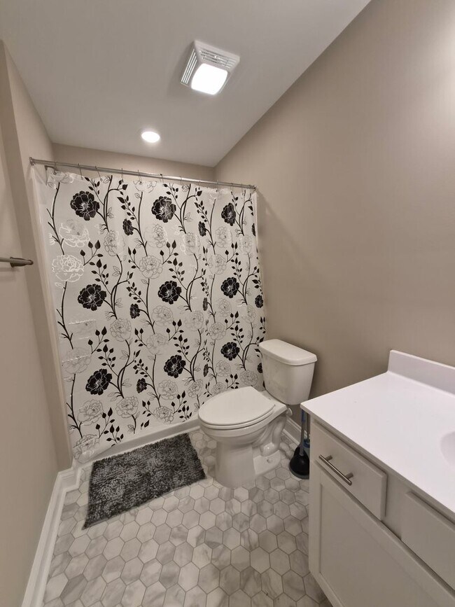 Building Photo - 187 Loren Rd