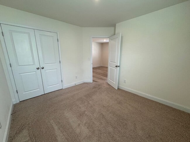 Building Photo - The Grove at Neill's Pointe