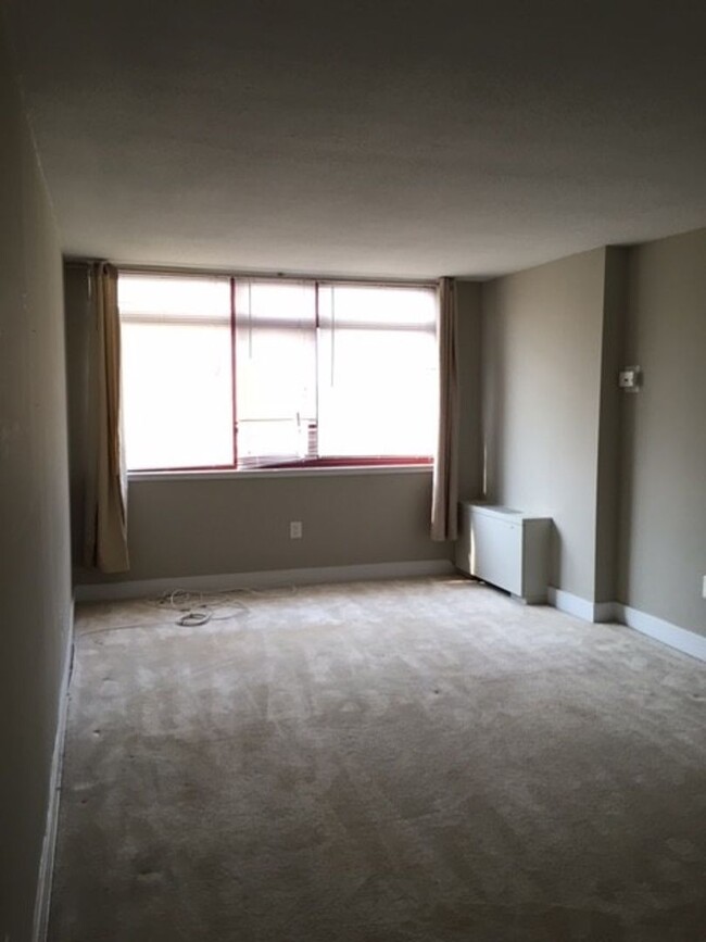 Building Photo - A spacious two bedroom, one bath apartment...