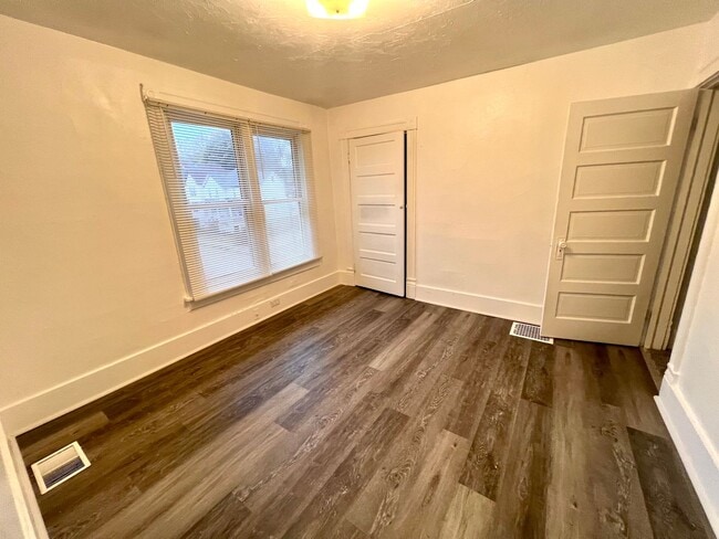 Building Photo - 40-42 Seminole Avenue