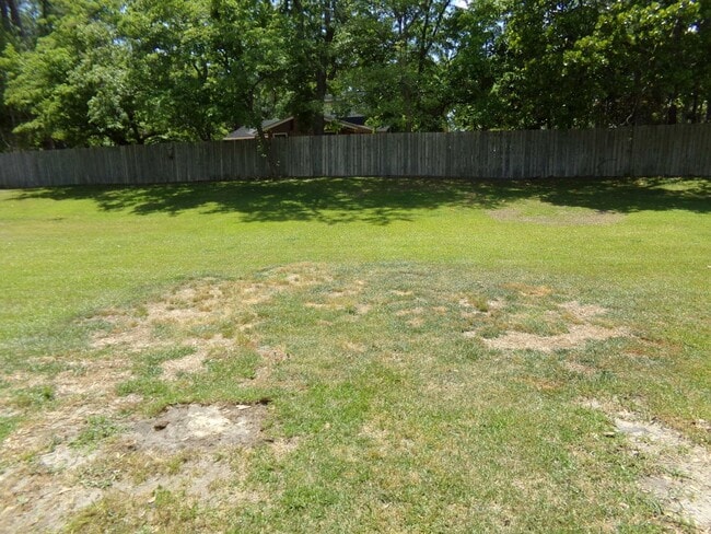 Building Photo - Townhouse in Newport