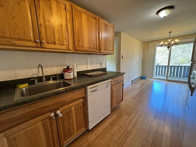 Building Photo - 2 bedroom, 1 bathroom