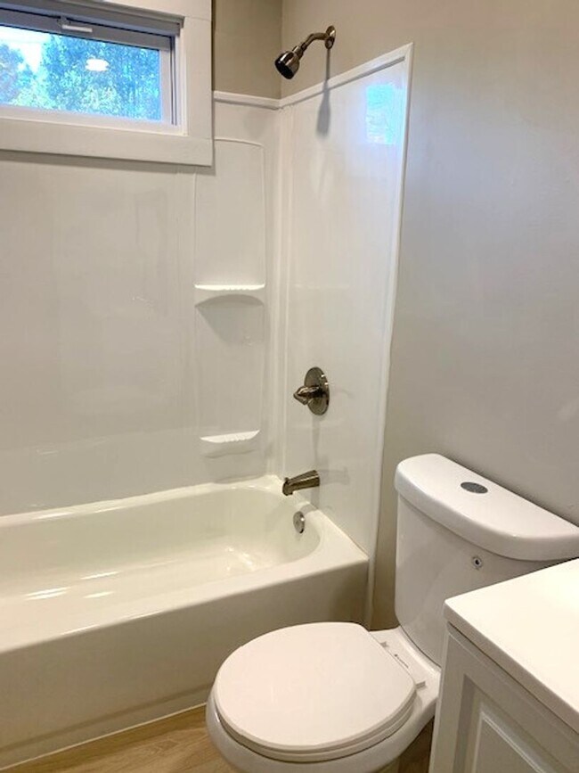 Building Photo - Cape Cod on Clay Mills Road!   251104