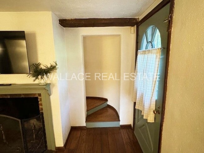 Building Photo - COZY 1 BEDROOM FULLY FURNISHED COTTAGE IN ...